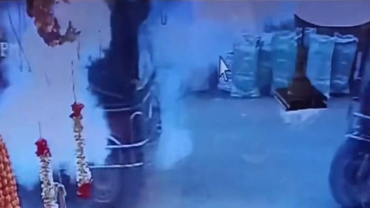 মানিকগঞ্জ শহরে ককটেল বিস্ফোরণ