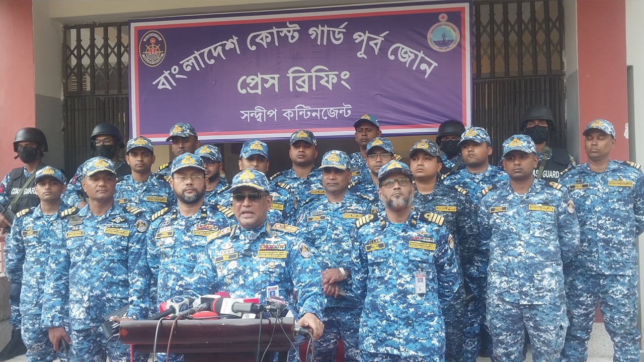 নৌপথে অবৈধ অনুপ্রবেশ ও বিশৃঙ্খলা রোধে সজাগ রয়েছি: কোস্টগার্ড মহাপরিচালক