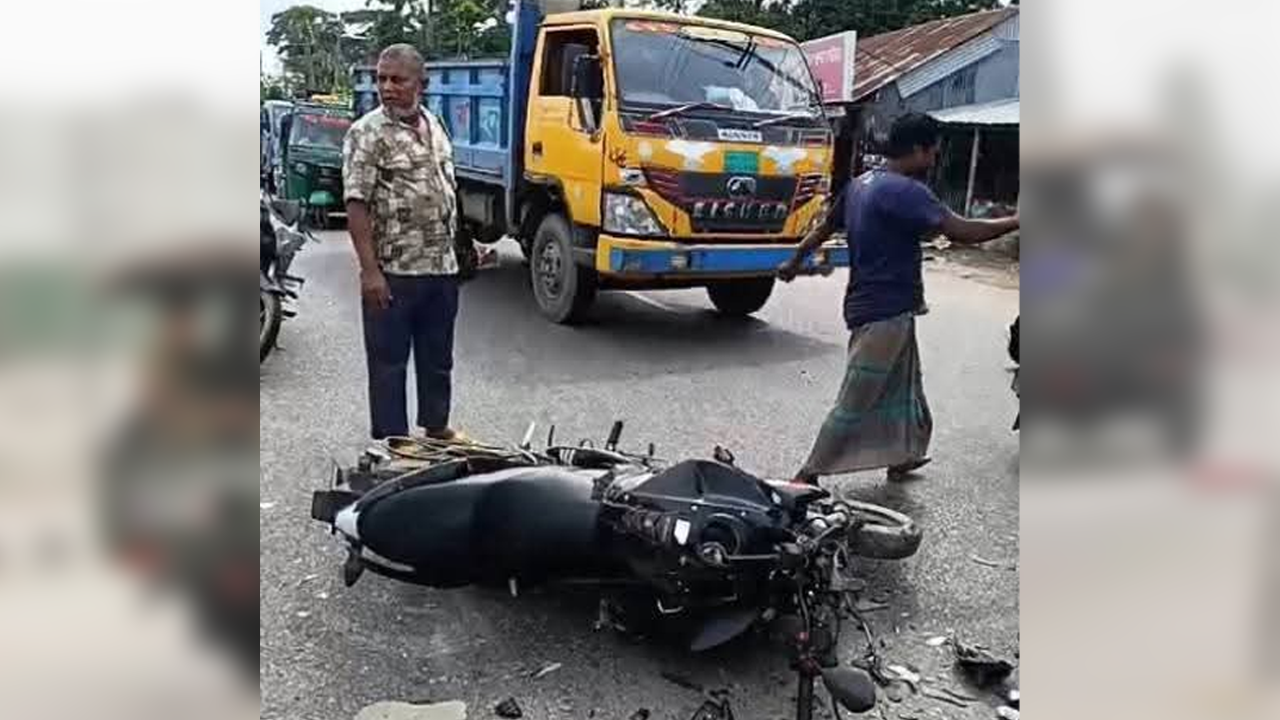 নোয়াখালীতে ট্রাকের ধাক্কায় দুই তরুণের মৃত্যু
