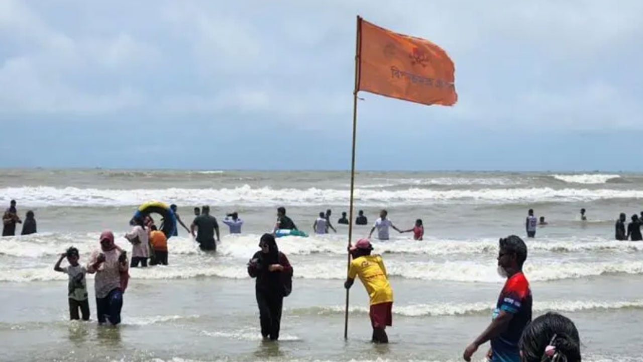 লাল পতাকা টানানো স্থানে গোসলে নেমে পর্যটকের মৃত্যু, নিখোঁজ ১ 