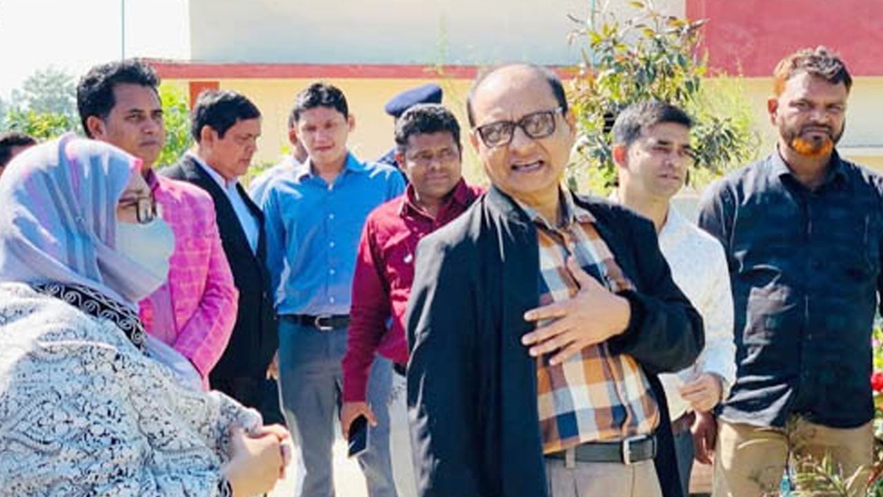 পদোন্নতি হচ্ছে না ৩২ হাজার শিক্ষকের, কারণ জানালেন প্রাথ‌মিক ও গণ‌শিক্ষা উপ‌দেষ্টা