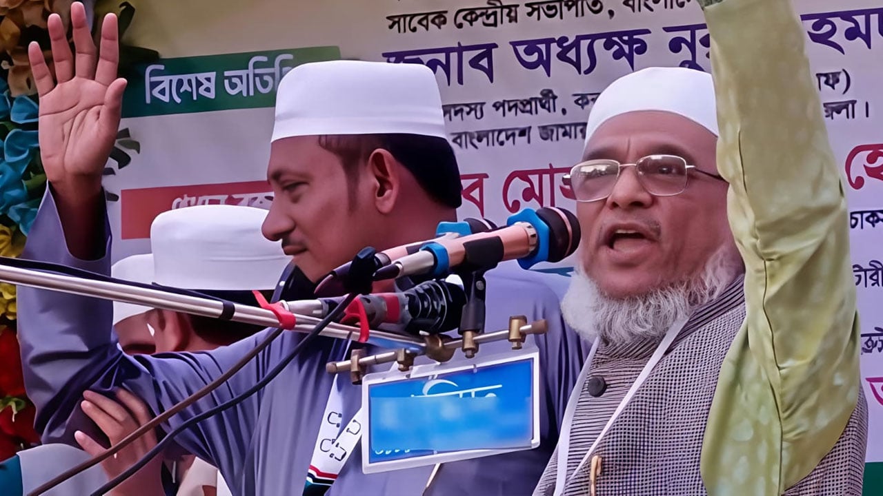 হাত উঁচিয়ে জামায়াত প্রার্থীর প্রচারণায় বিএনপি প্রার্থী