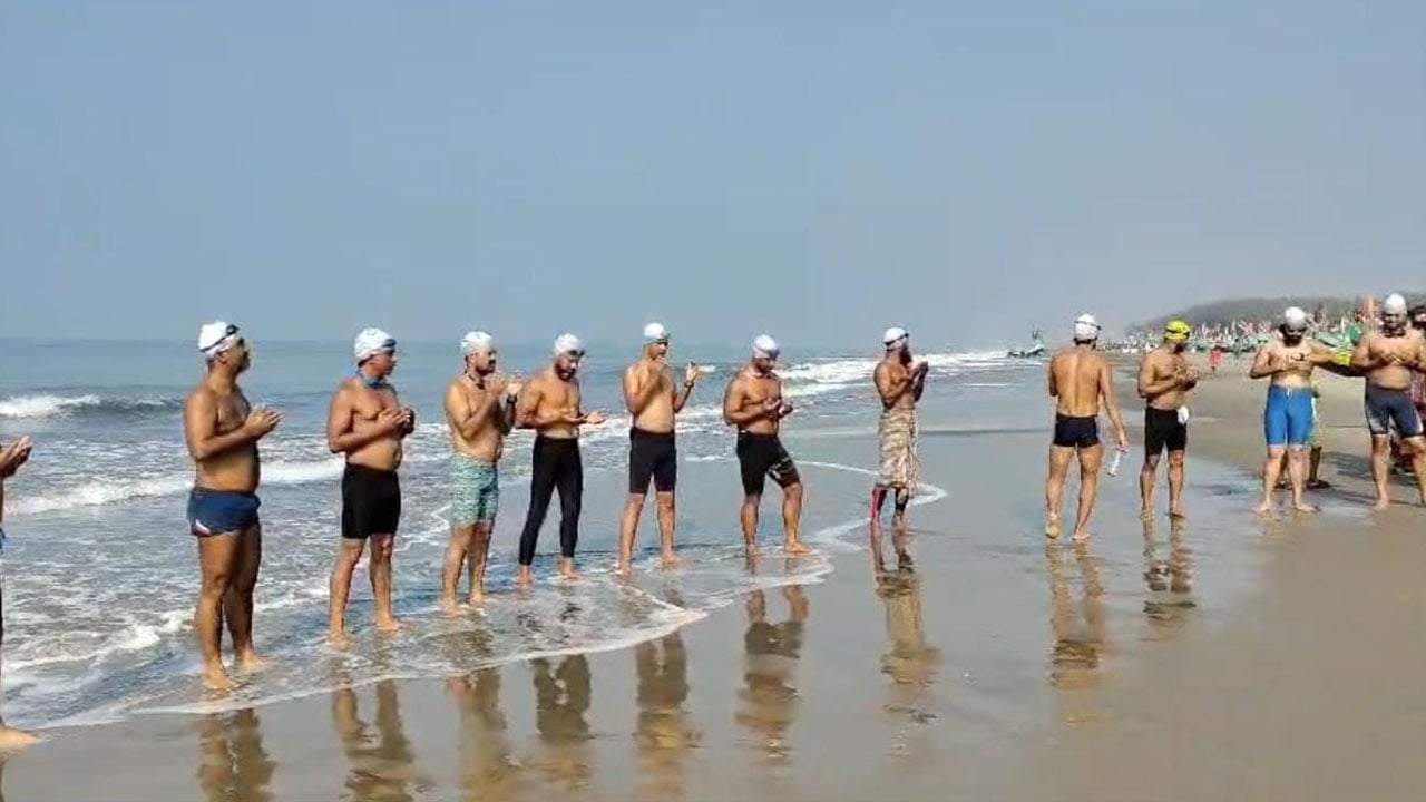 বাংলা চ্যানেল পাড়ি দিচ্ছেন ৩৫ সাঁতারু