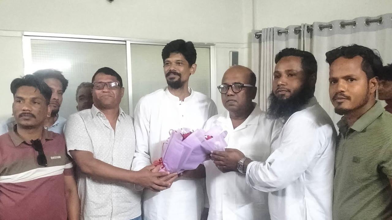 আ.লীগ নেতা সোহেল জামিনে মুক্তি পেয়েই এমপি কাজলের সাথে সাক্ষাৎ