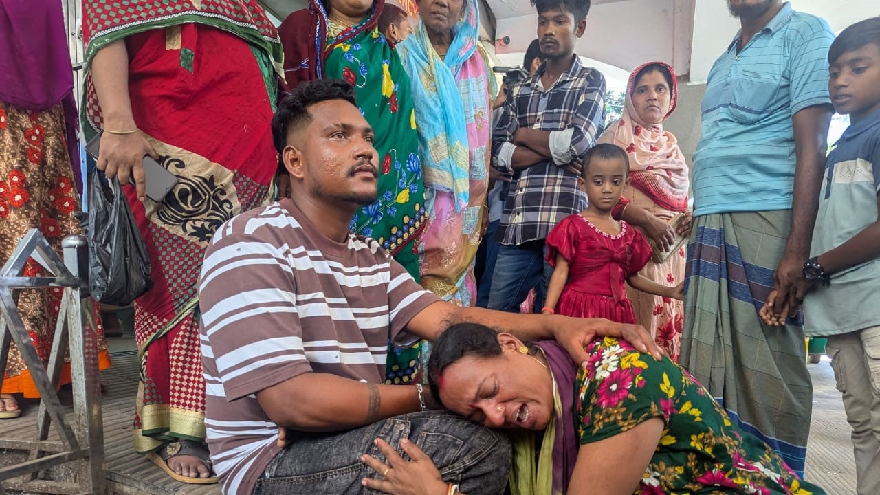 তিন শিশু হলো বাবাহারা, পাঁচ বোন ভাইহারা