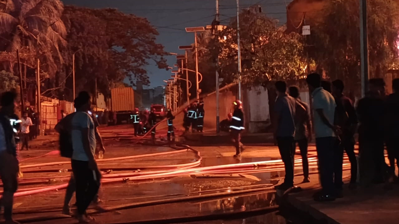 ৪৮ ঘণ্টা আগুনে জ্বলার পর সেই ভবন ঝুঁকিপূর্ণ ঘোষণা