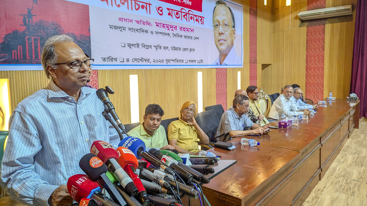 ফ্যাসিবাদকে প্রতিহত করতে সবাইকে ঐক্যবদ্ধ থাকতে হবে: মাহমুদুর রহমান