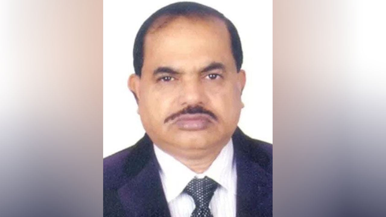 আমার দেশ’র তিন সাংবাদিকের বিরুদ্ধে মামলাবাজ রশিদের আবারো মামলা