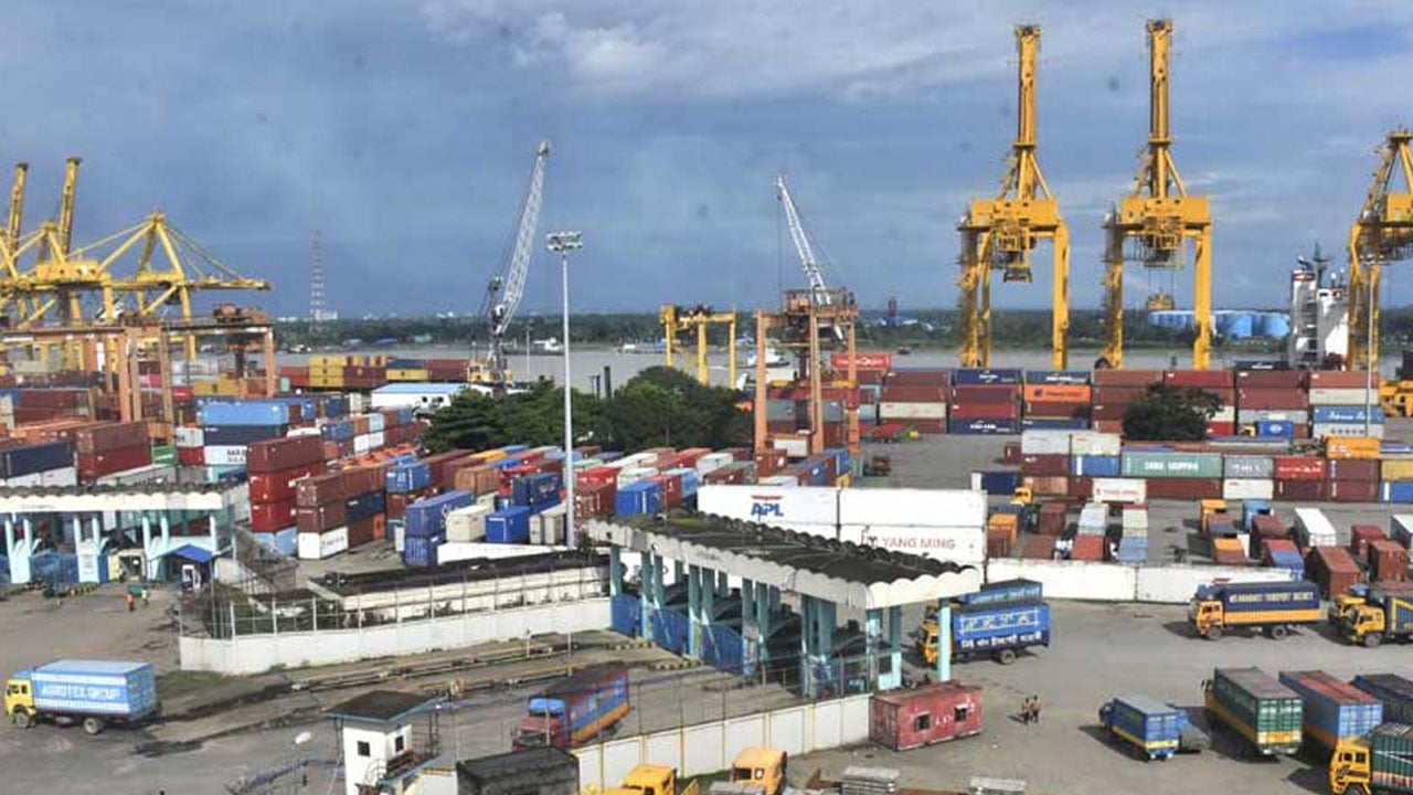 ঈদের ছুটির মধ্যেও থেমে থাকেনি চট্টগ্রাম বন্দর