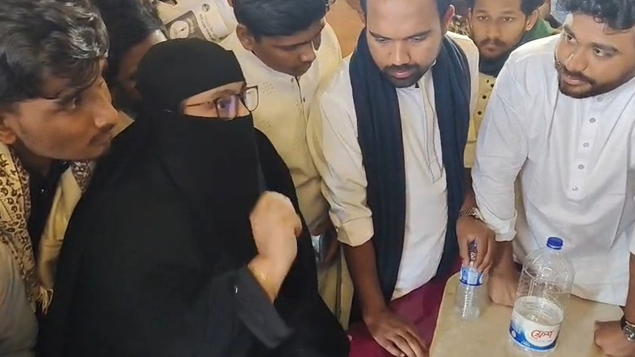 যাকে চিনি না, তাকে ভোট দেব কেমনে? আসিফ মাহমুদকে জুলাই শহিদের মা