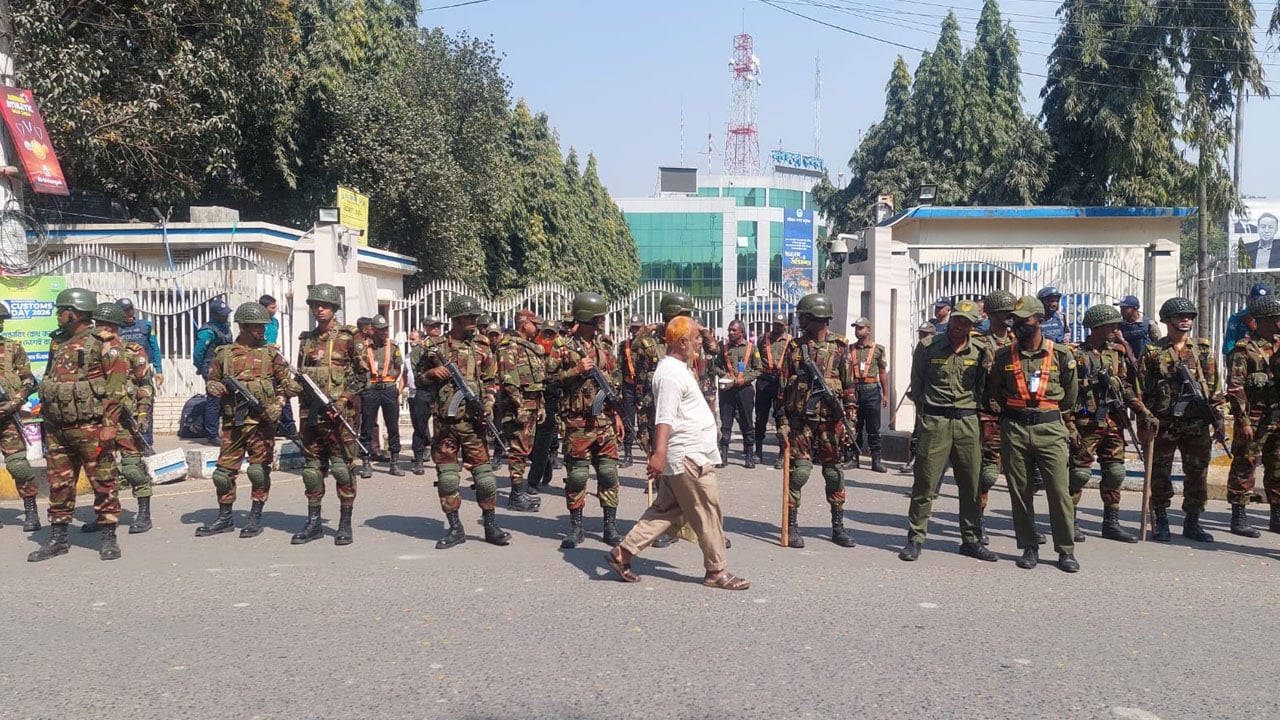 নৌ পরিবহন উপদেষ্টার বৈঠকের আমন্ত্রণ বন্দর শ্রমিক-কর্মচারীদের প্রত্যাখান