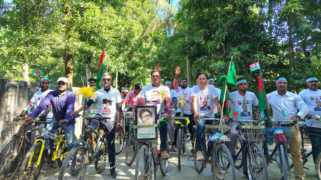 দুর্ভোগ এড়াতে বিএনপির মনোনয়ন প্রত্যাশীর ব্যতিক্রমী সাইকেল র‍্যালি
