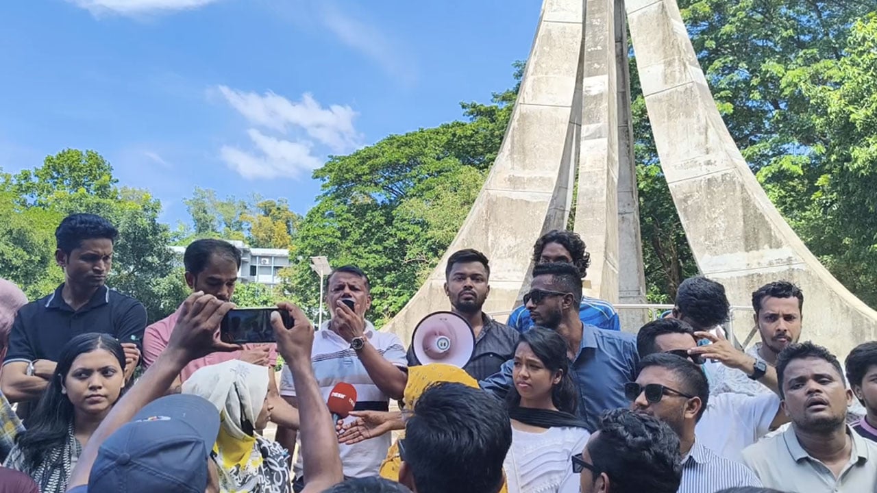 চবি প্রশাসনের পদত্যাগ চায় ছাত্রদল