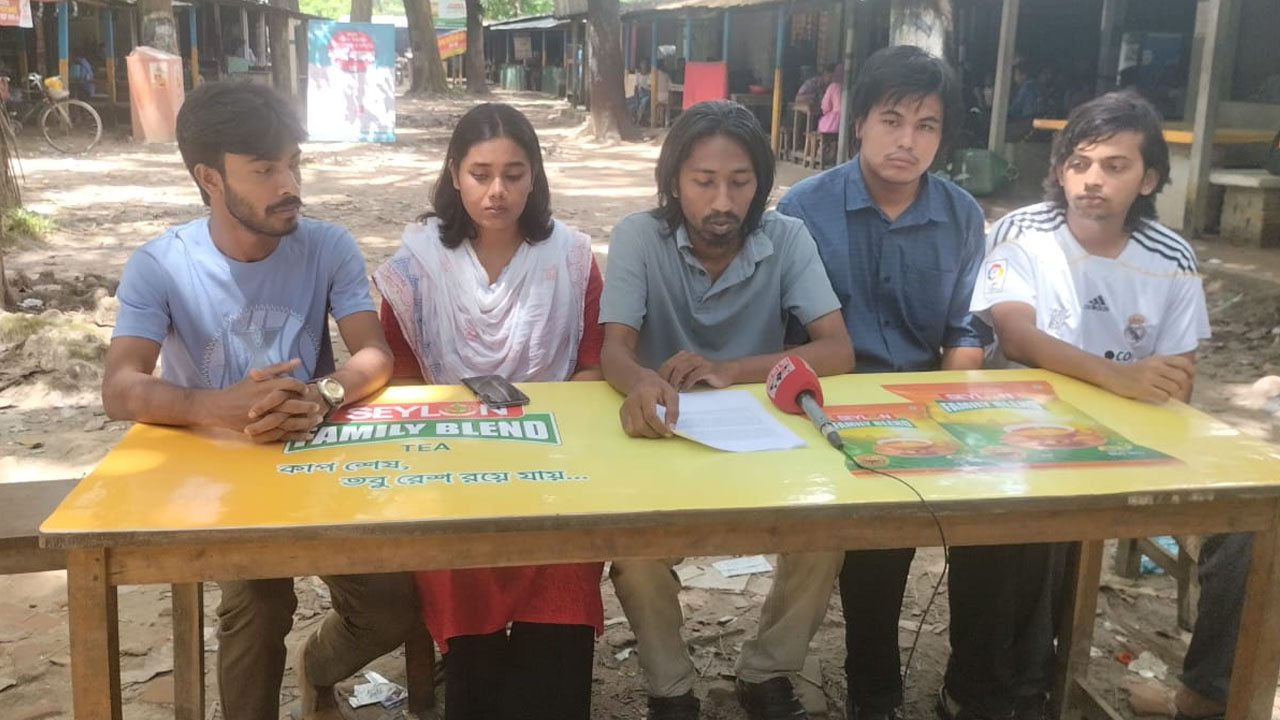চবি উপাচার্য ও প্রক্টরের পদত্যাগ দাবি গণতান্ত্রিক ছাত্র জোটের