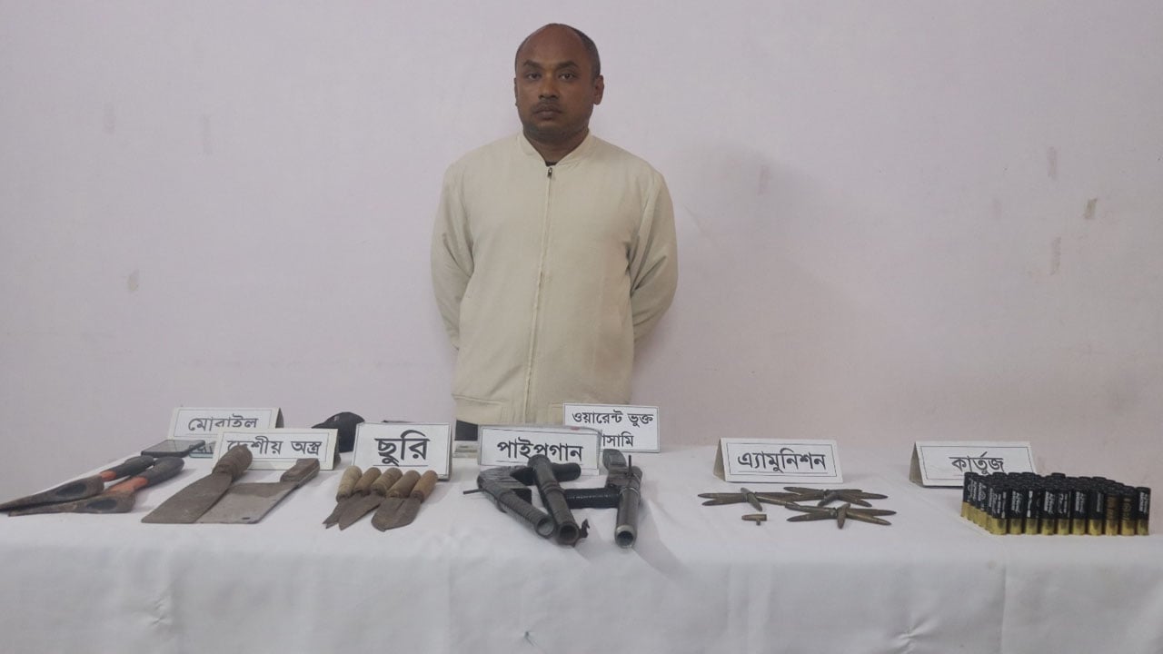 কুমিল্লায় যৌথবাহিনীর অভিযানে দেশীয় অস্ত্রসহ সন্ত্রাসী শামীম আটক