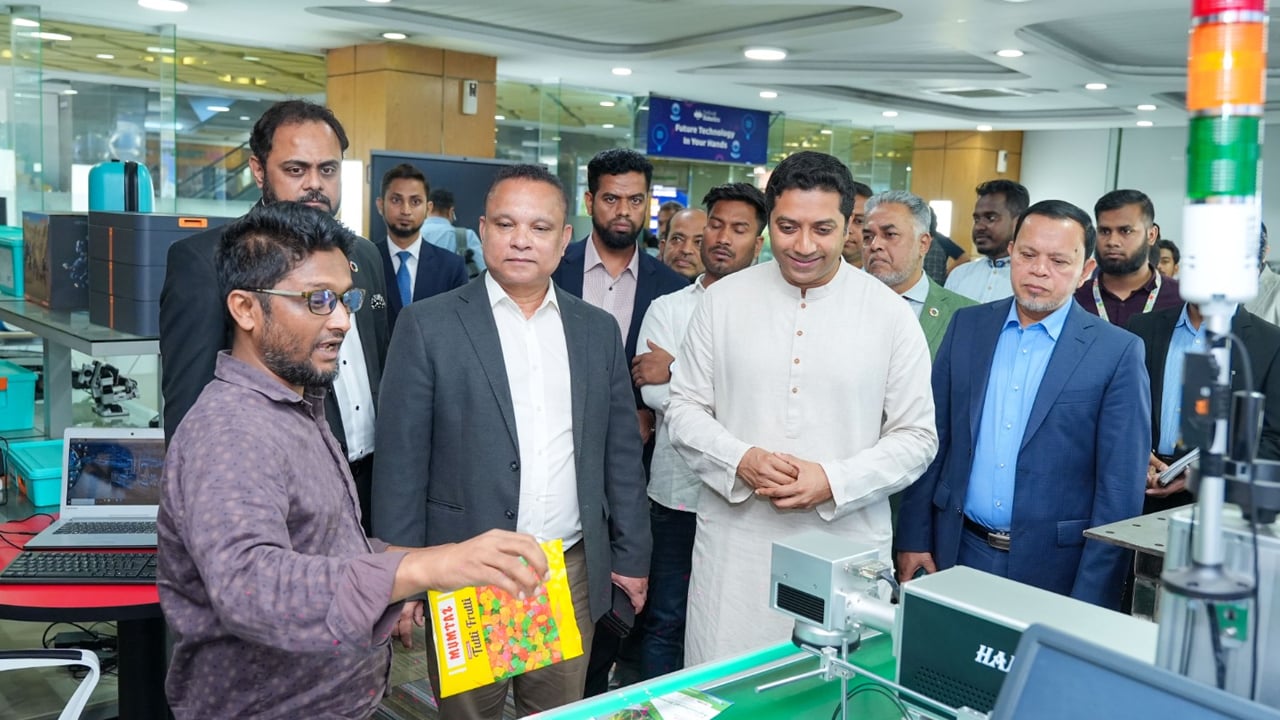 ড্যাফোডিল রোবোটিক্সের শোরুম পরিদর্শন করেছেন ববি হাজ্জাজ ও প্রধানমন্ত্রীর উপদেষ্টা ড. জিয়াউদ্দিন হায়দার