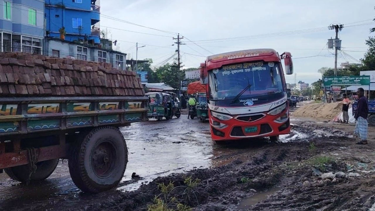 দুই কোটি ৩০ লাখের সড়ক ডিভাইডার এখন গলার কাঁটা