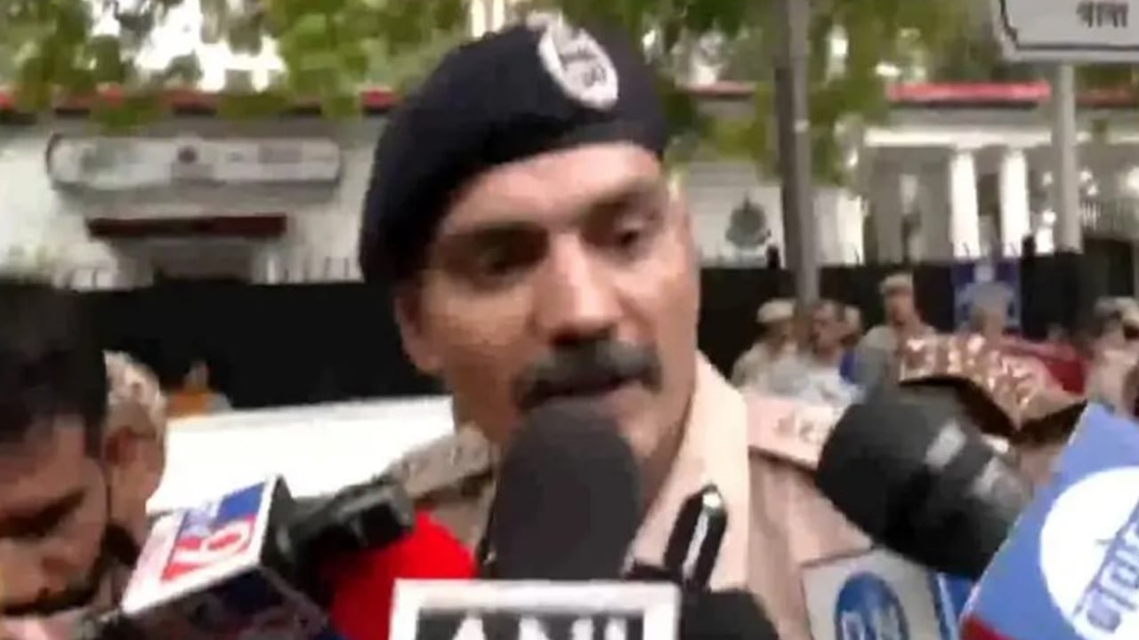 রাহুল ও প্রিয়াঙ্কার আটক নিয়ে যা জানালো দিল্লি পুলিশ