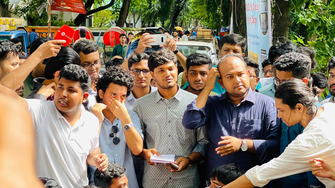 মুক্তিযুদ্ধকে ধারণ না করাদের অনুমতি দিয়ে পক্ষপাতিত্ব করেছে প্রশাসন