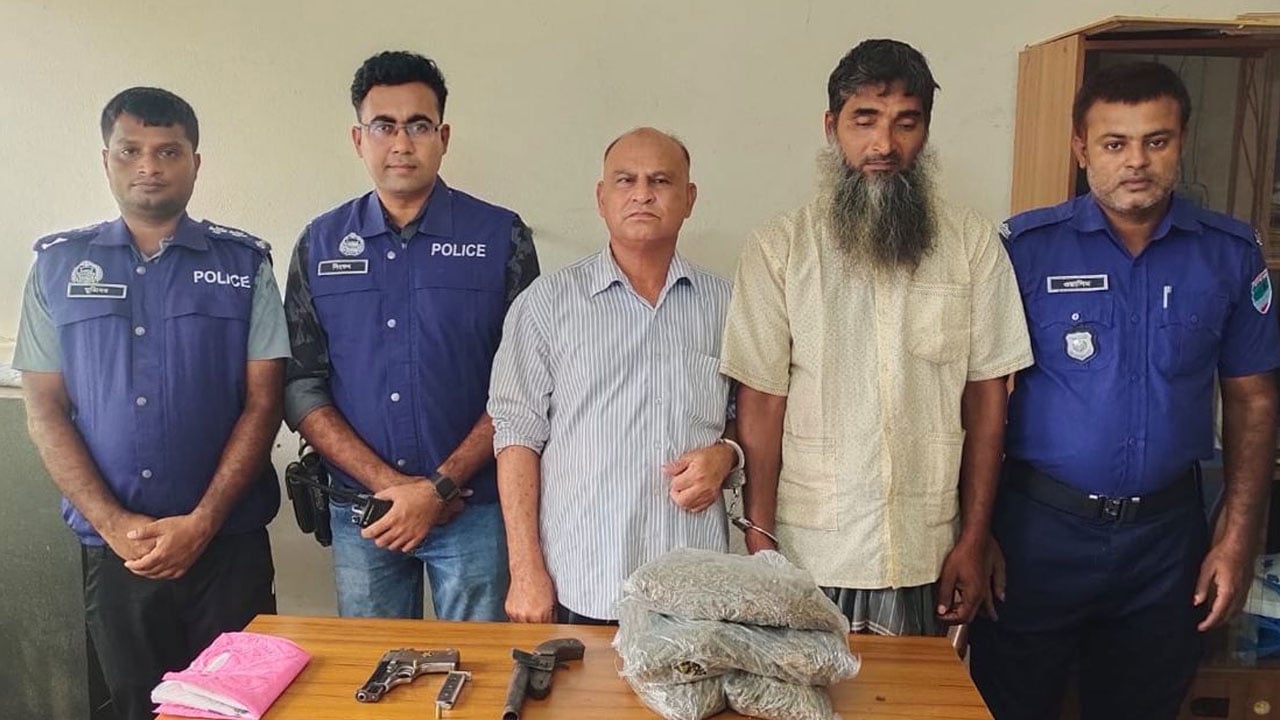 দৌলতপুরে অস্ত্র-গুলি ও মাদকসহ আটক ২