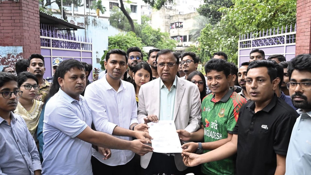 ঢাবিতে জলাবদ্ধতা সমস্যার টেকসই সমাধান চায় ছাত্রদল