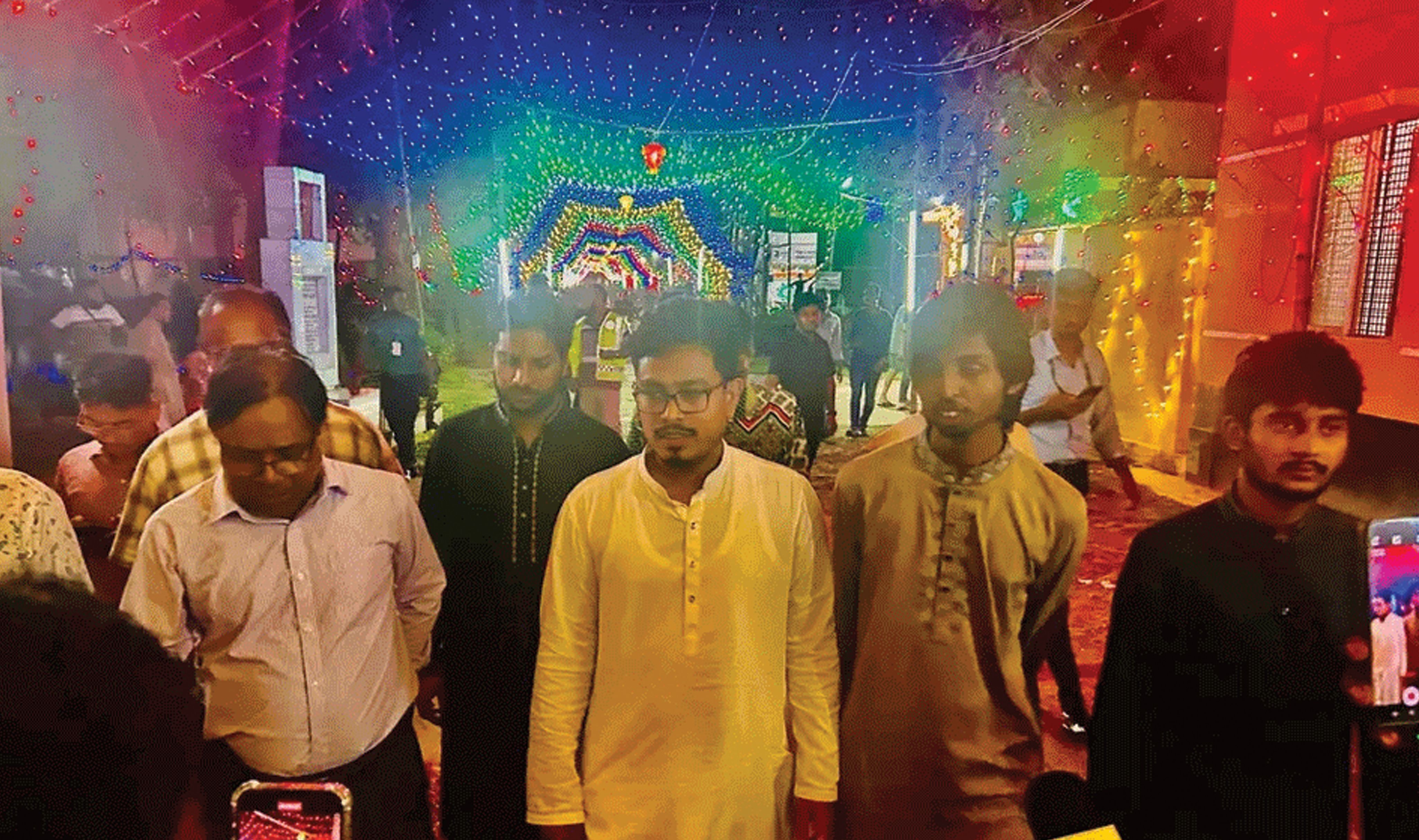 দুর্গাপূজা পরিদর্শনে জগন্নাথ হলে ডাকসু ভিপি, সাম্প্রদায়িক দৃষ্টান্তের আহ্বান