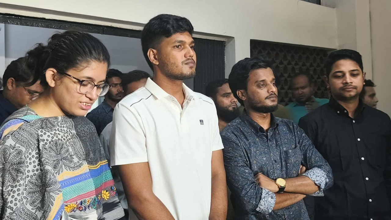 ডাকসু নির্বাচন পুনর্বিবেচনার দাবিতে আন্দোলন চলবে