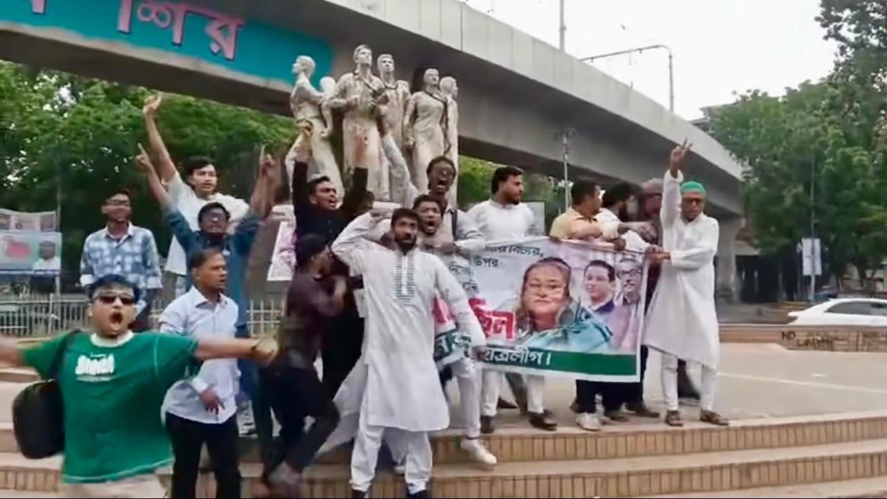 ঢাবিতে নিষিদ্ধ ছাত্রলীগের ঝটিকা মিছিল