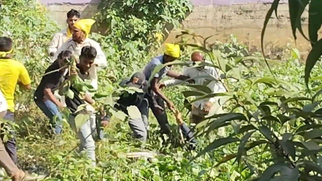 ৩১ দফার লিফলেট বিতরণে দুই গ্রুপের সংঘর্ষে বিএনপির ২০ নেতাকর্মী আহত