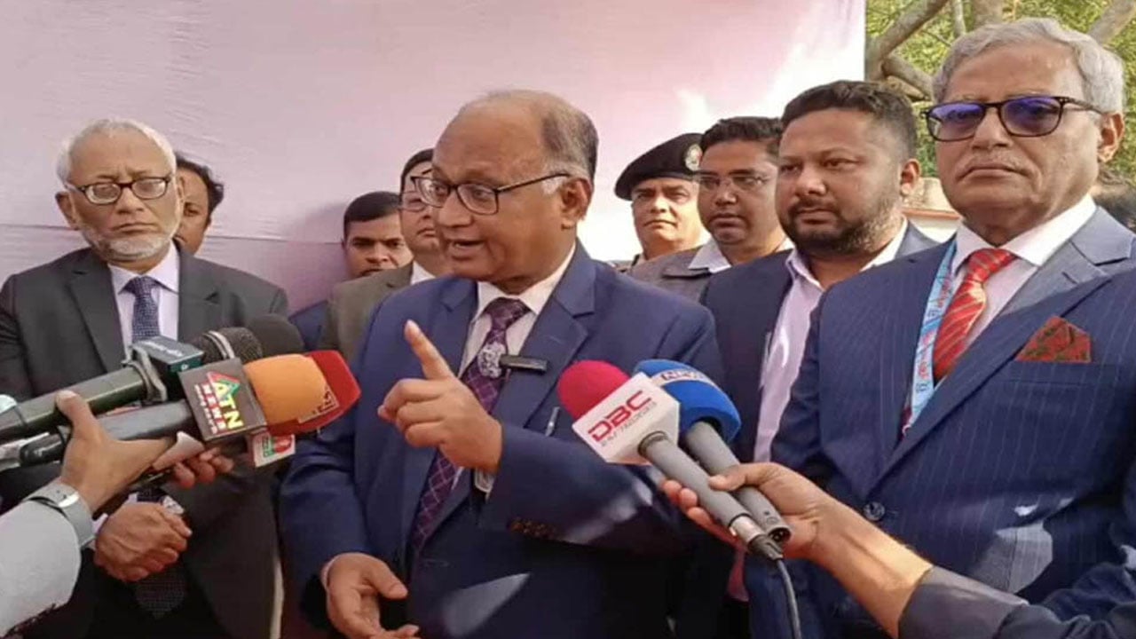 নির্বাচনে হলফনামায় তথ্য গোপন করেছিলেন শেখ হাসিনা: দুদক চেয়ারম্যান