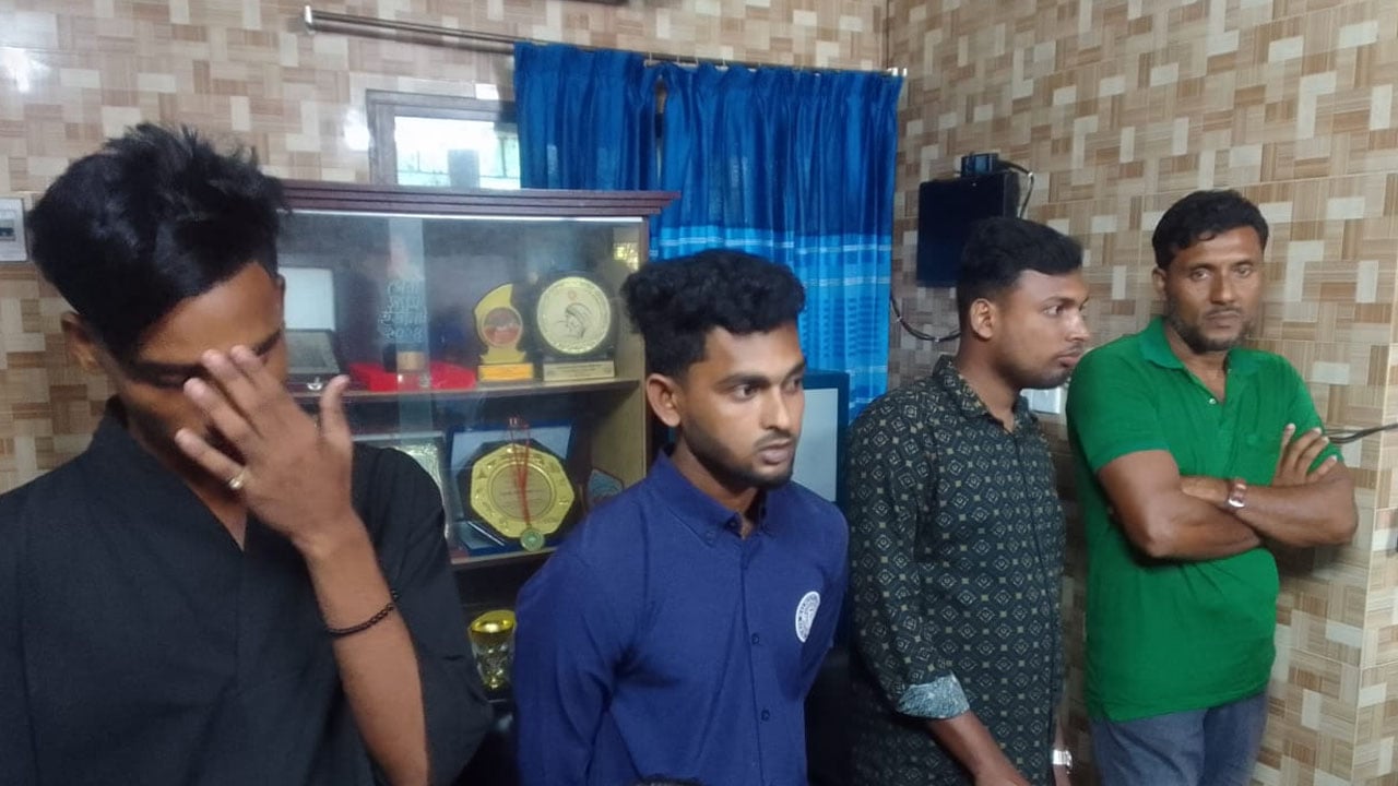 শ্যামনগরে স্বাস্থ্য কমপ্লেক্স ও ডায়াগনস্টিক সেন্টারে দুদকের অভিযান, ৪ জনের কারাদণ্ড