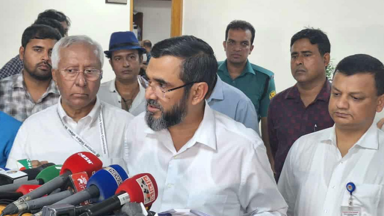 কার্যক্রম স্থগিত হওয়া দল নির্বাচনে অংশ নিতে পারবে না
