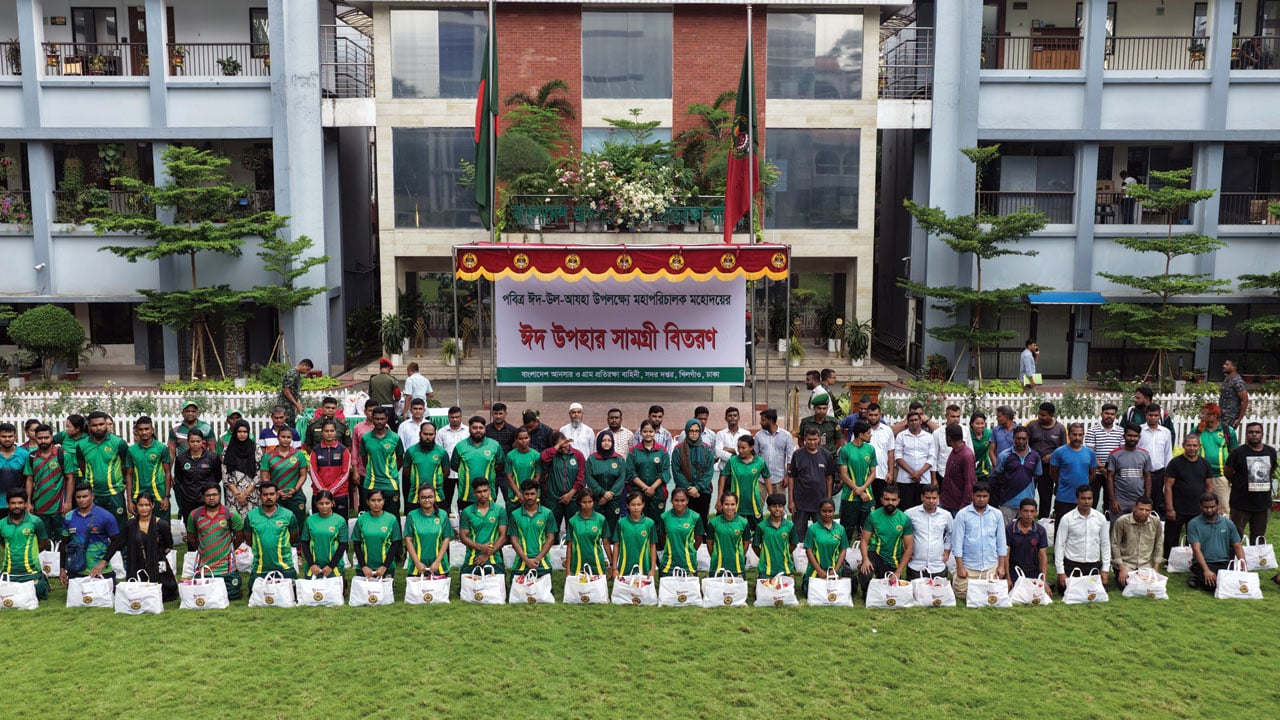 ঈদ উপহার পেলেন আনসার-ভিডিপির ২৮ হাজার ৩৬৫ সদস্য ও কর্মচারী