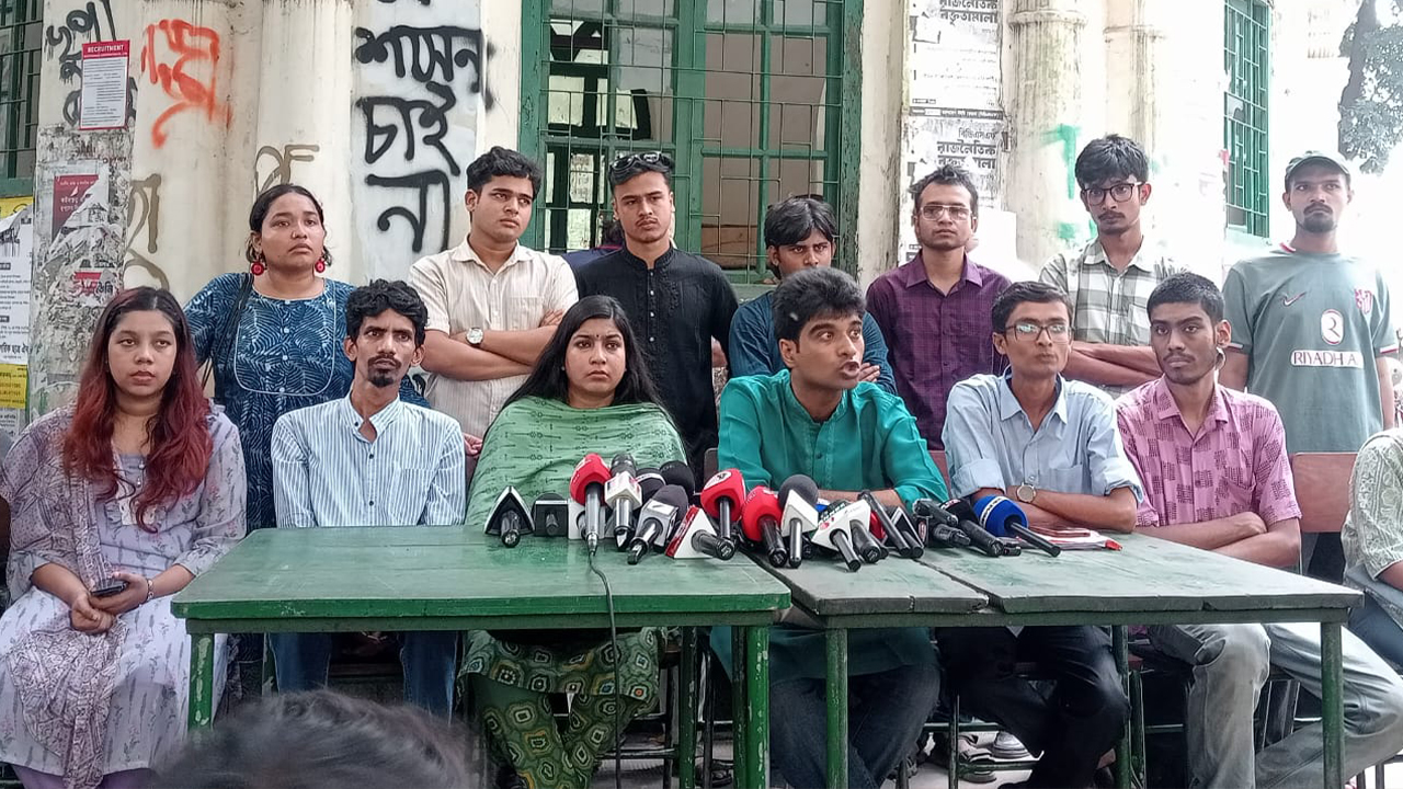 প্রশাসন আমাদের সাথে ফ্যাসিস্ট আচরণ করছে : আফরোজ ইমি