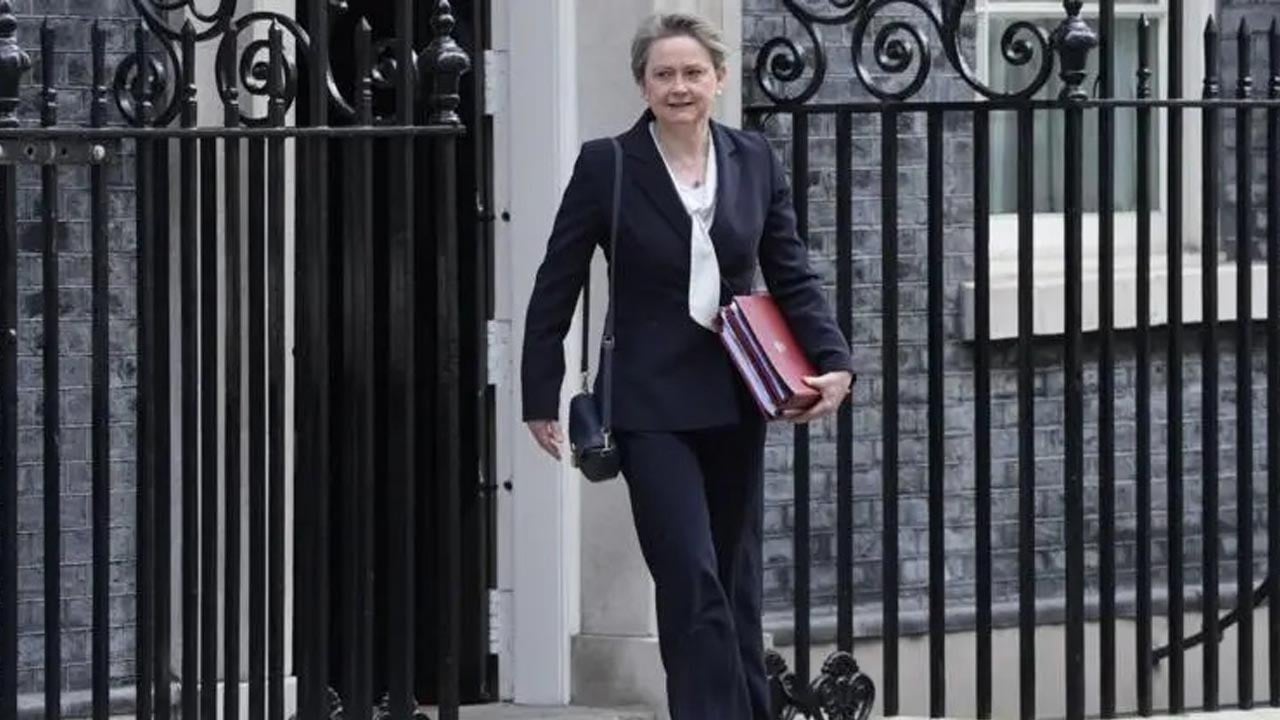 মধ্যপ্রাচ্যে আটকেপড়া নাগরিকদের উদ্ধারে চার্টার ফ্লাইট পাঠাচ্ছে যুক্তরাজ্য