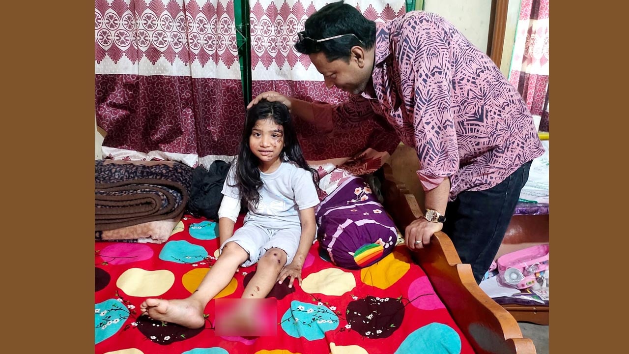 বাবা-মা বোনদের লাশ মর্গে রেখে একাই দেশে ফিরেছে ছোট্ট ফাইজা