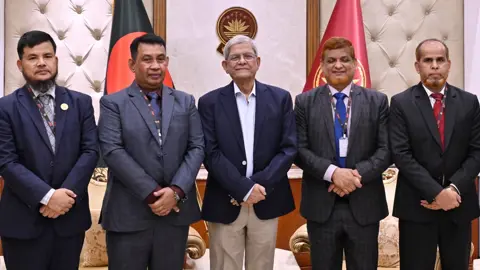 রাসায়নিক সার ও কীটনাশকের যথেচ্ছ ব্যবহার রোধে কৃষকদের সচেতন হতে হবে: রাষ্ট্রপতি