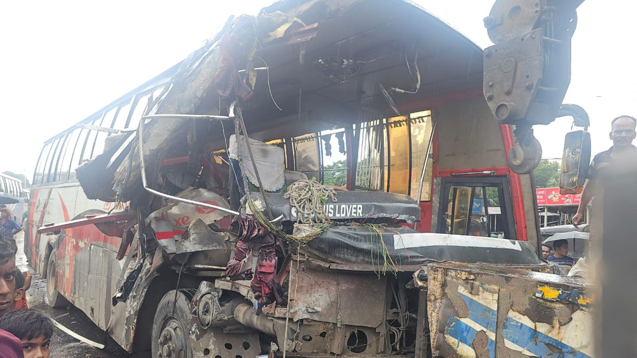 ফরিদপুরে দুই বাসের সংঘর্ষে নিহত ৩, আহত ২০