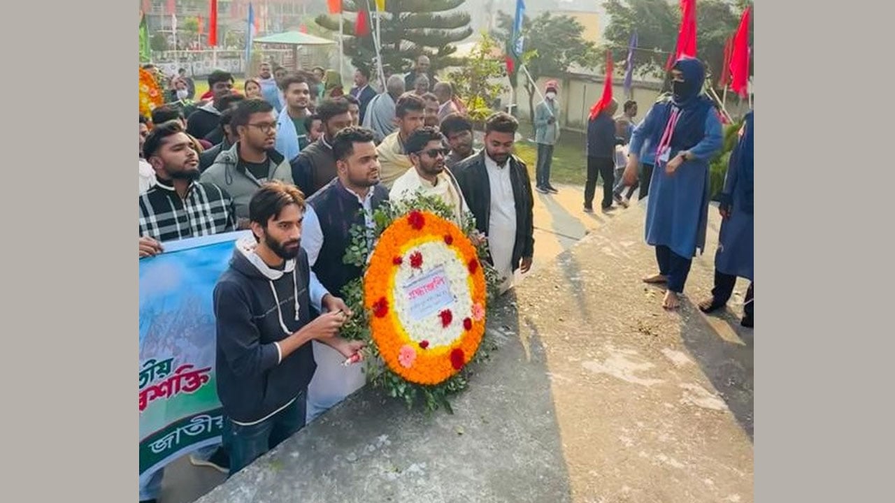 ফরিদপুরে শহীদ বেদিতে জাতীয় যুবশক্তির শ্রদ্ধা নিবেদন