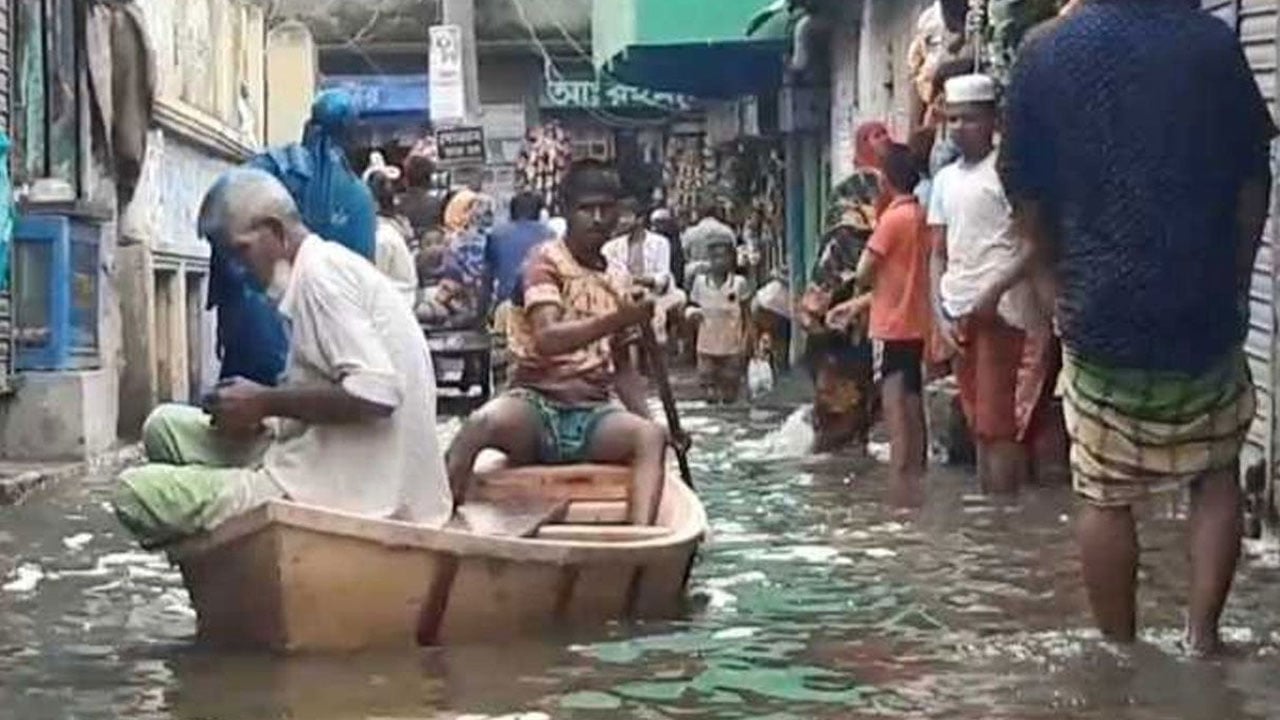 টানা বর্ষণে ডিএনডি এলাকায় জলাবদ্ধতা, নেই সেচ পাম্প