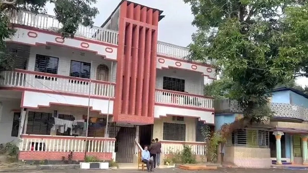 খালেদা জিয়ার মৃত্যুতে ফেনীতে শোকের ছায়া, পৈতৃক বাড়িতে কুরআন খতম