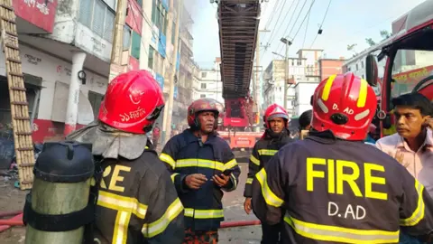 গাজীপুরে গার্মেন্টসে আগুন, নিয়ন্ত্রণে ৬ ইউনিট 