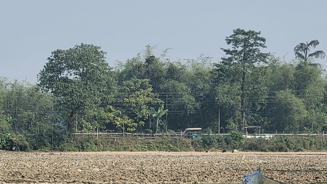 ফুলবাড়ী সীমান্তে আন্তর্জাতিক আইন অমান্য করে বিএসএফের সড়ক নির্মাণ