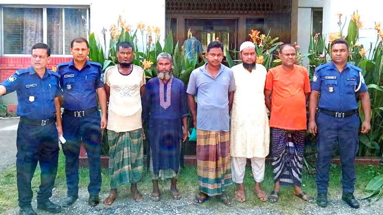 ফুলবাড়ীতে মাথাবিহীন লাশ উদ্ধারের ২৪ ঘণ্টায় পাঁচ আসামি গ্রেপ্তার