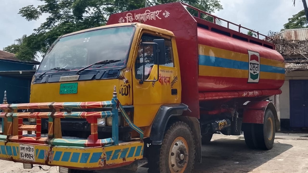ফুলবাড়ীয়ায় ২২০০ লিটার জ্বালানিসহ লরি জব্দ, গ্রেপ্তার ৩