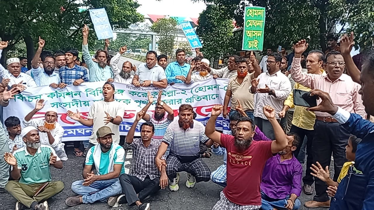 আসন বহালের ঢাকা-চট্রগ্রাম মহাসড়ক অবরোধ