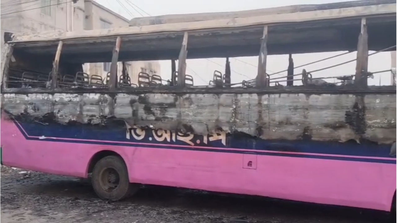 গাজীপুরে একরাতে তিন বাসে আগুন