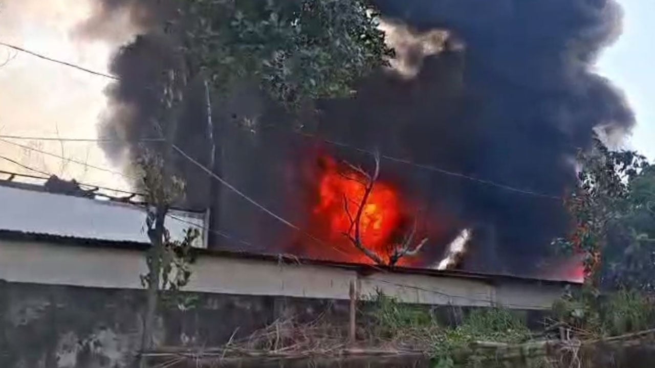 গাজীপুরে কয়েল কারখানার আগুন তিন ঘণ্টা পর নিয়ন্ত্রণে
