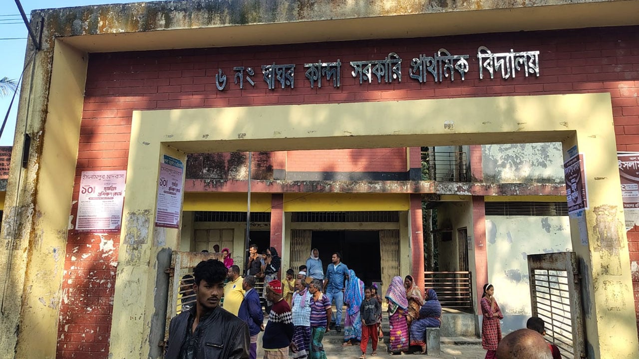 কোটালীপাড়ায় প্রাথমিকের শিক্ষকের বিরুদ্ধে নানা অভিযোগ