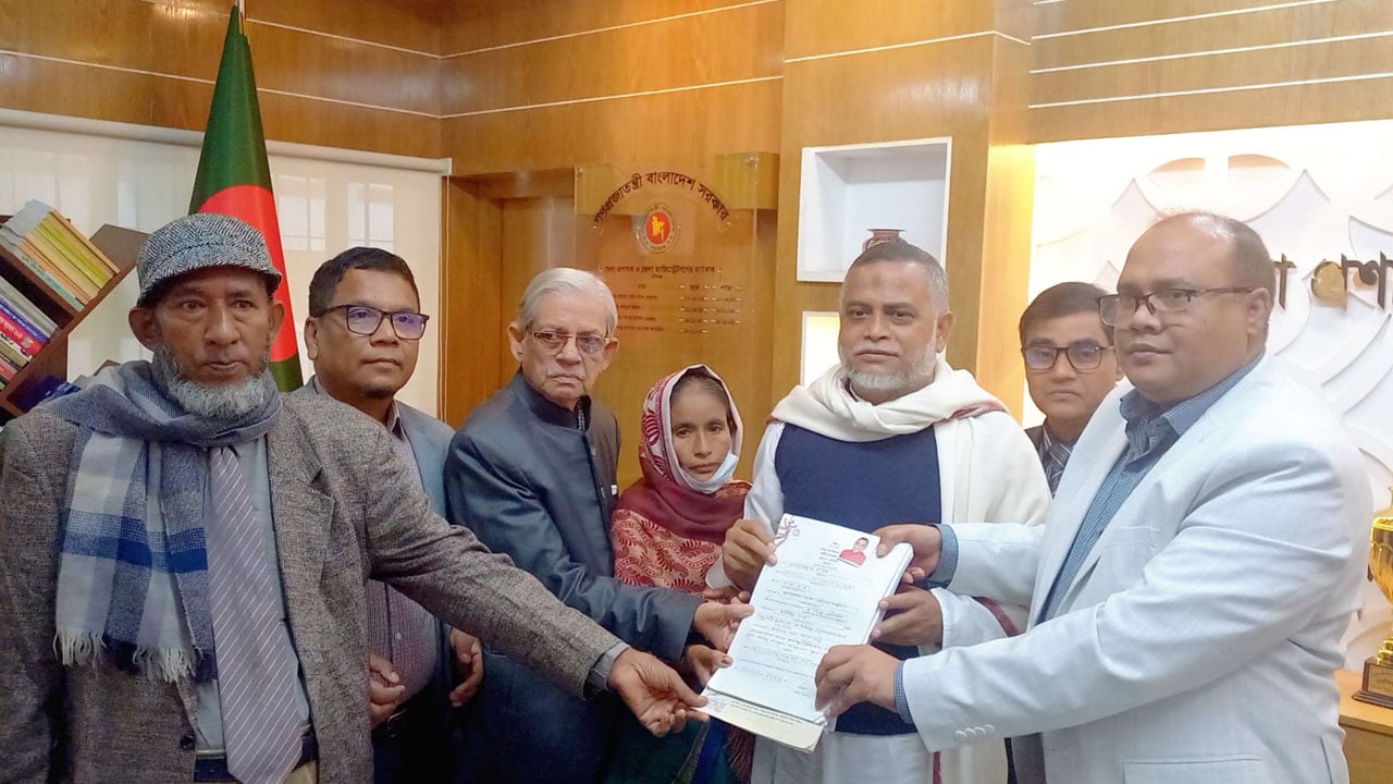 জুলাই শহিদের মাকে নিয়ে জি কে গউছের মনোনয়নপত্র দাখিল